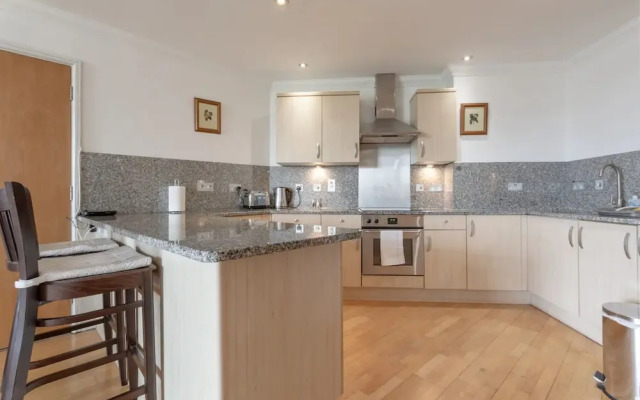Large & Central 2BD Flat - Tower Hill