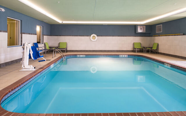 Holiday Inn Express Hotel & Suites Burlington by IHG