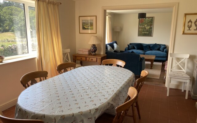 Massive Enclosed Garden & Stunning Views, St Asaph