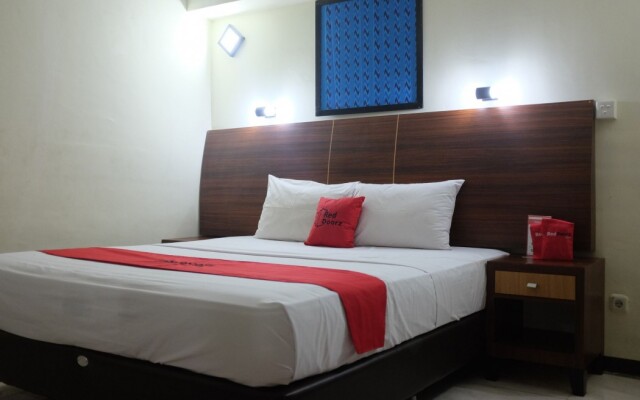 RedDoorz Plus near Senen
