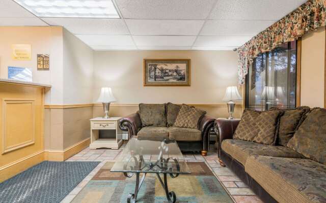 Super 8 by Wyndham Brooklyn Center/MPLS