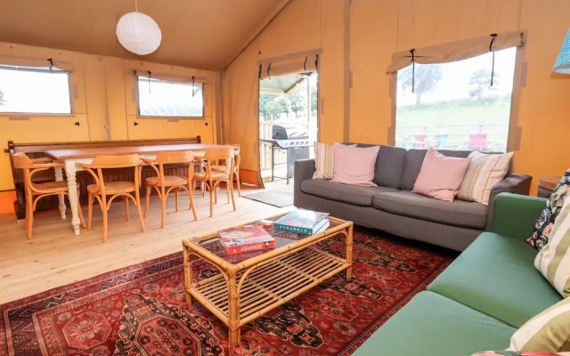 Tilly Bob Lodge