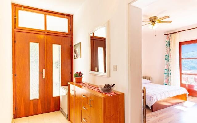 Sea View Apartment With Terrase Vl