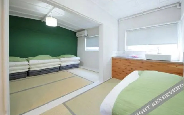 Raku Hostel Osaka