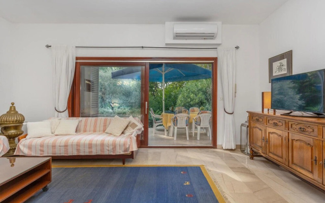 Awesome Home in Njivice With Wifi and 2 Bedrooms