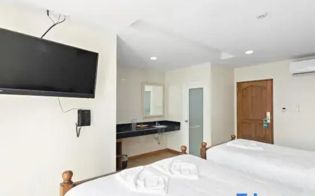 Royale 8 Ville Guest House