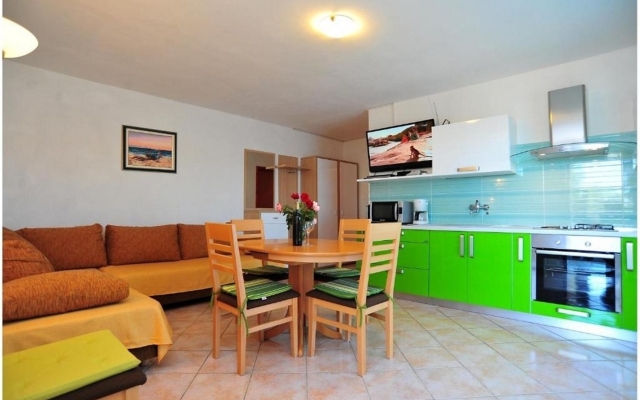 Apartment Ljilja - 10m from the sea with parking: A2 Nin, Zadar riviera