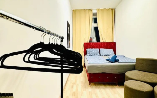 4BR Stay for 8 Near FAC Stadium