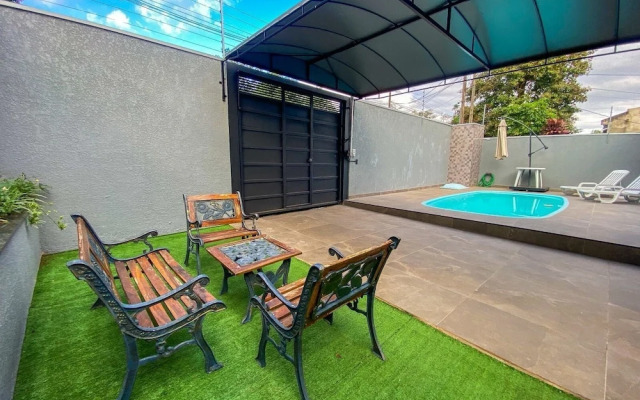 Casa Central piscina e AC para 8 hospede