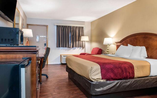 Econo Lodge Airport - Holland