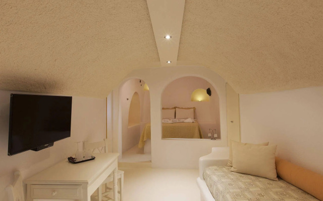 Abyssanto Suites & Spa