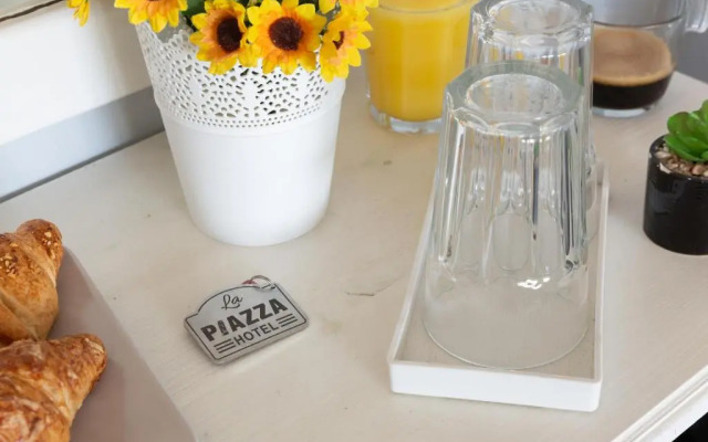 La Piazza Hotel