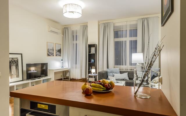 GM Apartment Serafimovicha 2