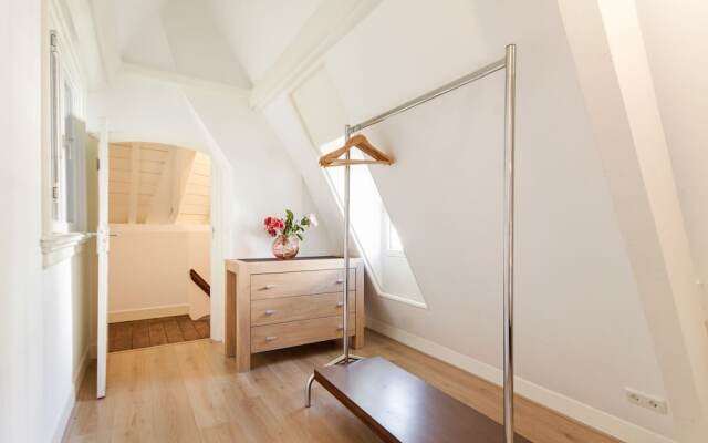 Cozy Castle Apartment
