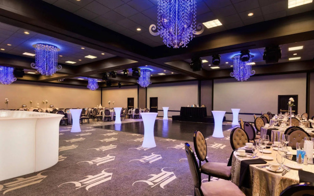 Holiday Inn Select North Dallas