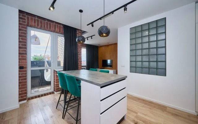 Йо Плейс на улице Героя Сарабеева В.И. 9