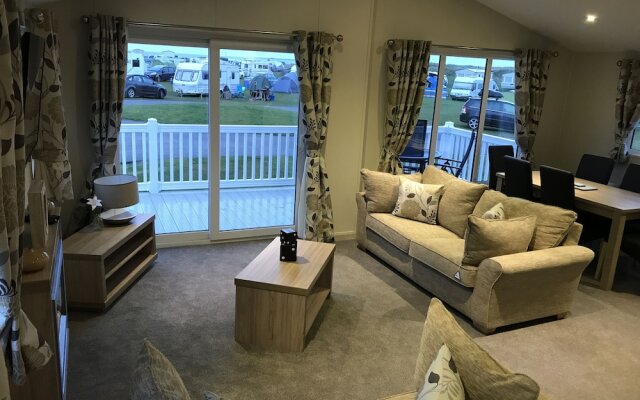 Luxury Lodge Embo