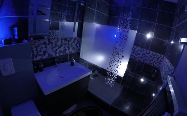 DISNEYLAND-PARIS aux portes de la Batcave