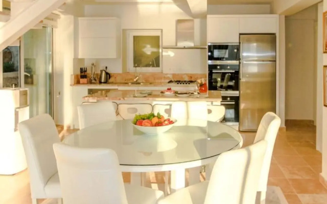 Ketchy Villa , Sleeps 14 , Infinity pool , Wifi , Sunset