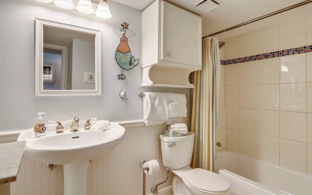 Seascape 1202 Studio Bedroom Condo by RedAwning