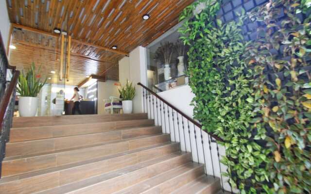 Queen Central Hotel 2