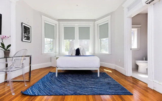 Maverick Suites at 89 Marion