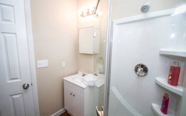 Douglas Way Remodeled House Near Downtown 1BA/1BA
