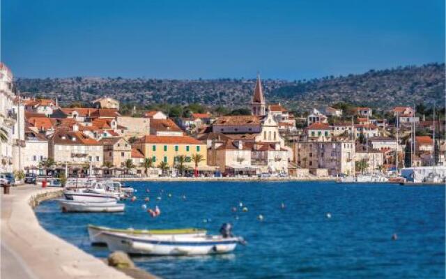 Four-Bedroom Holiday Home in Milna