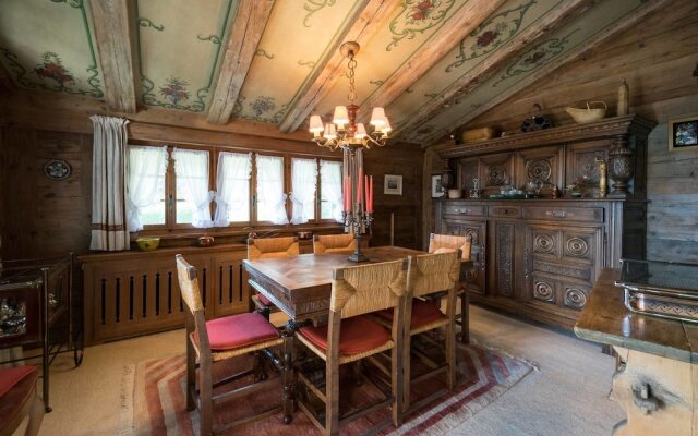Big Luxurious Chalet in Schönried