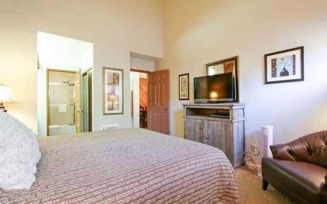 Aspen Creek #306 1 Bedroom Condo by RedAwning