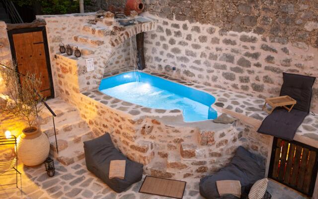 Dandy Villas Tower House Built in 17th Century Pool