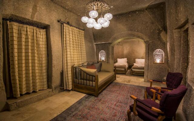 Hera Cave Suites