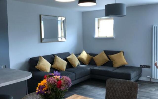 Apt 2, Frasers Close