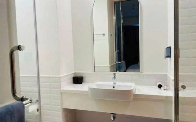 2 Bedrooms Apartment In Sunset Town