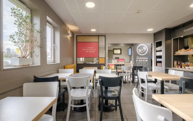 B&B HOTEL Calais Centre Saint-Pierre
