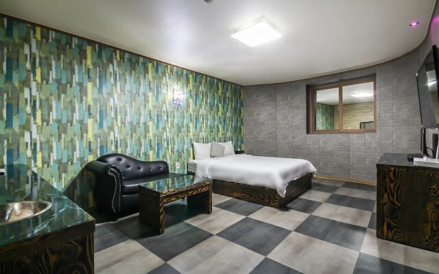 Hotel Lie