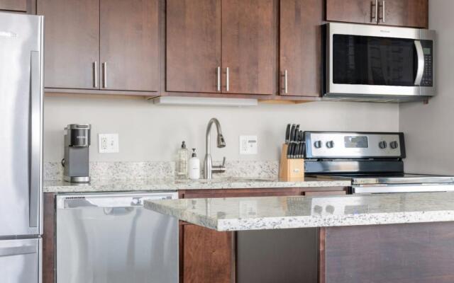 Chicago | Delightful 1BD/1BA River North Apartments