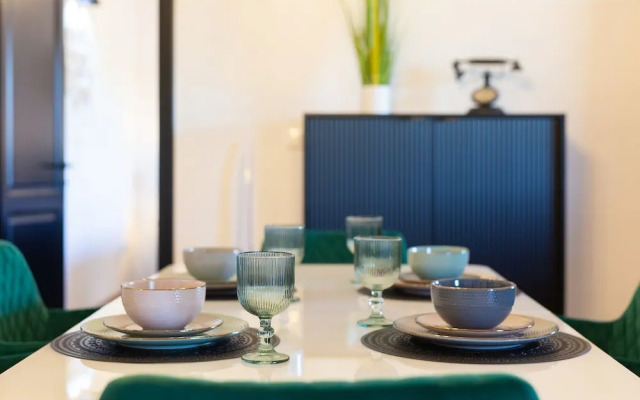 Elegant and Vibrant Apartment With Terrace and Sea View