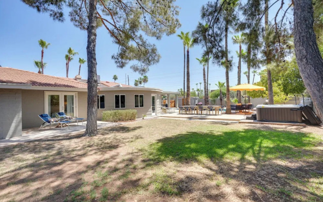 Private Pool & Hot Tub: Spacious Scottsdale Home!