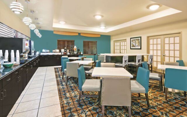 La Quinta Inn & Suites by Wyndham San Antonio N Stone Oak
