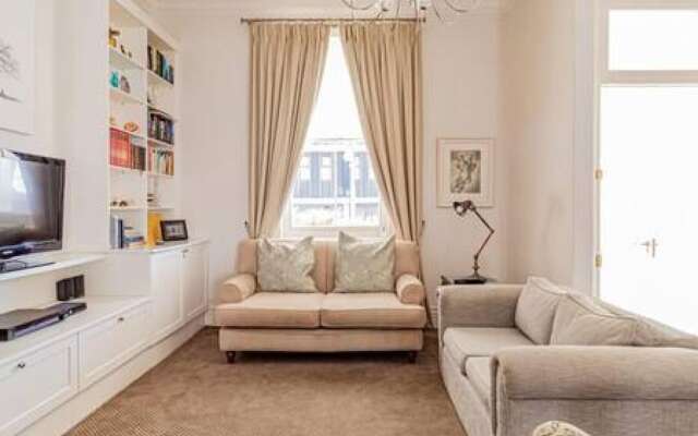 Lovely Holiday Home w Private Courtyard Six Selbourne