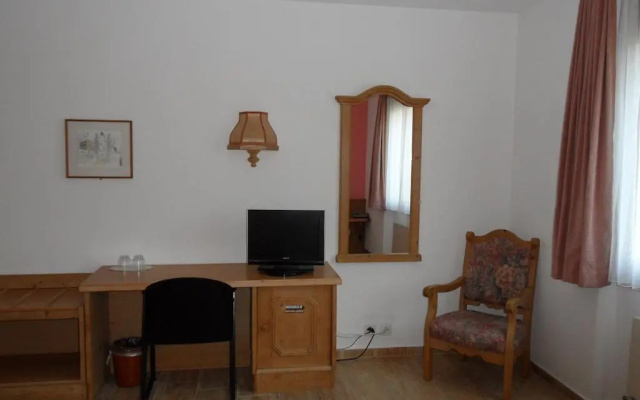 Hotel Sternen – Guest Rooms – Rohr
