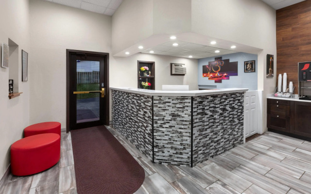 Super 8 by Wyndham Winona MN