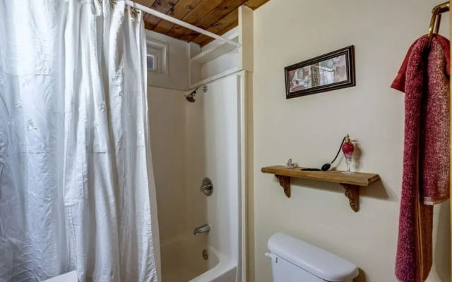 Mt Baker Lodging Ensuite 5 - Sleeps 2