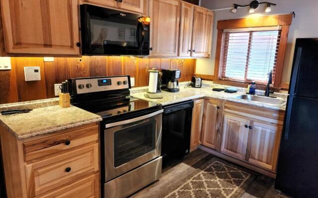Inn on Fall River & Fall River Cabins