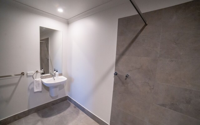 Mackay Adventure Lodge