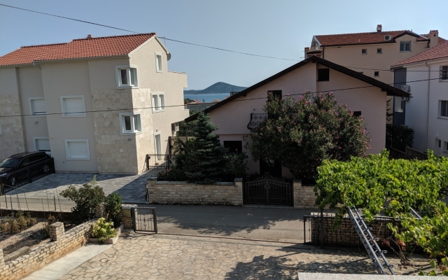Apartment Jak - parking and BBQ: A3 Vodice, Riviera Sibenik