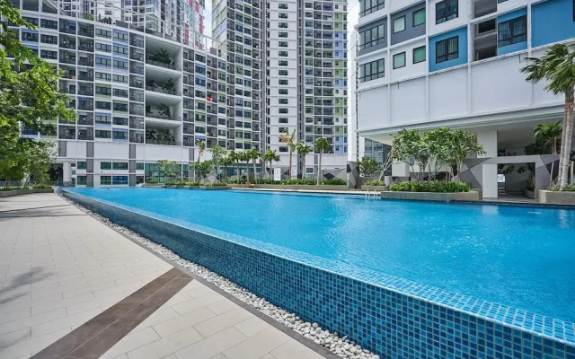 OYO Home 1143 Elegant 2br I-soho I-city