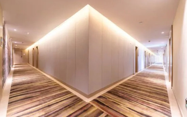 Waiting Hotel (Shanghai Jinqiao Store)