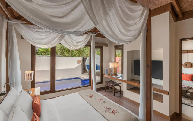 Crimson Resort and Spa Mactan